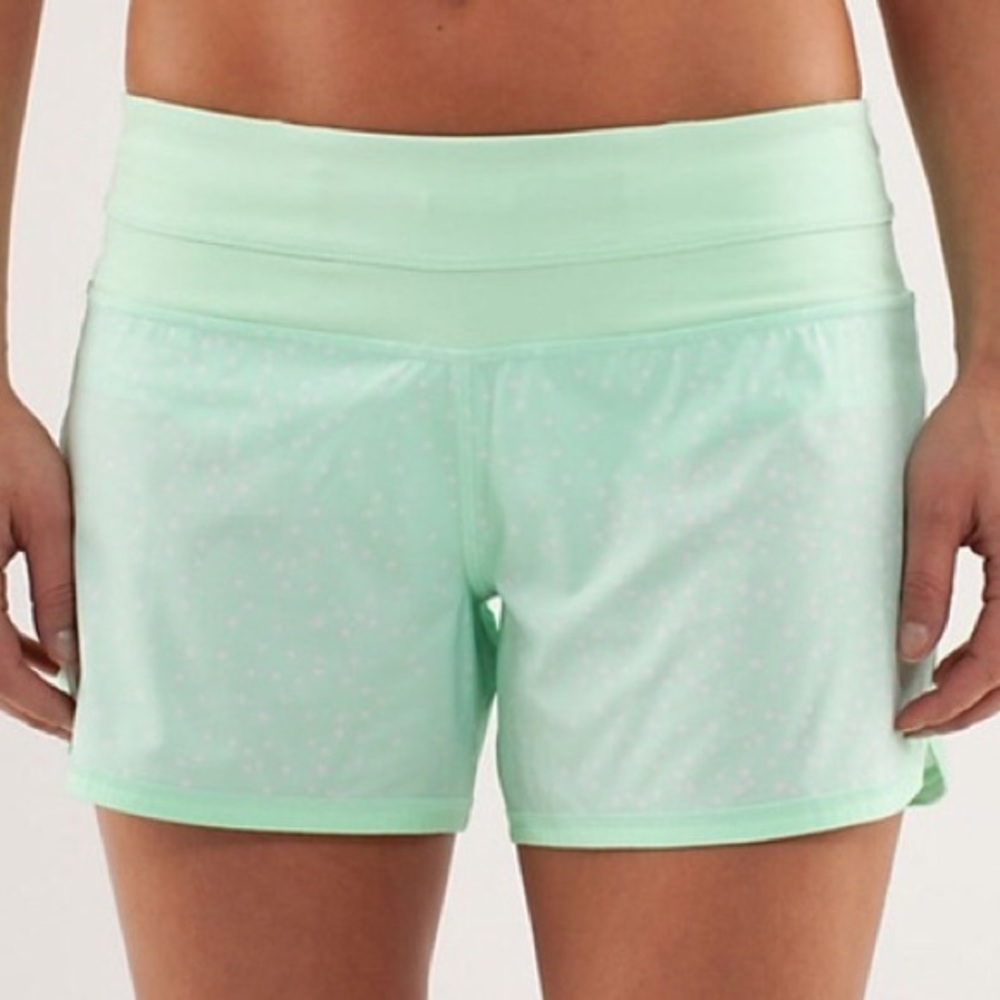 Lululemon groovy run shorts mint polk a dot NWOT